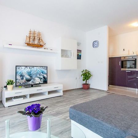 Apartman Miami Podstrana Bilik gambar